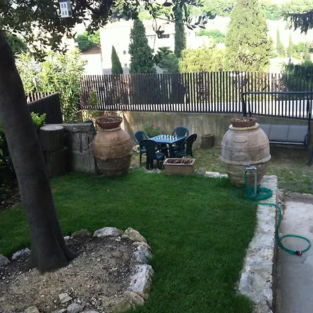 Grandma Jenny In The Center Of With Private Garden Apartment